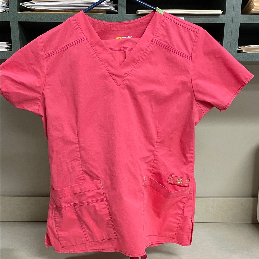 WonderWink Vivid Pink Scrub set